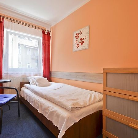 Red Carpet Hostel Krasków Rom bilde