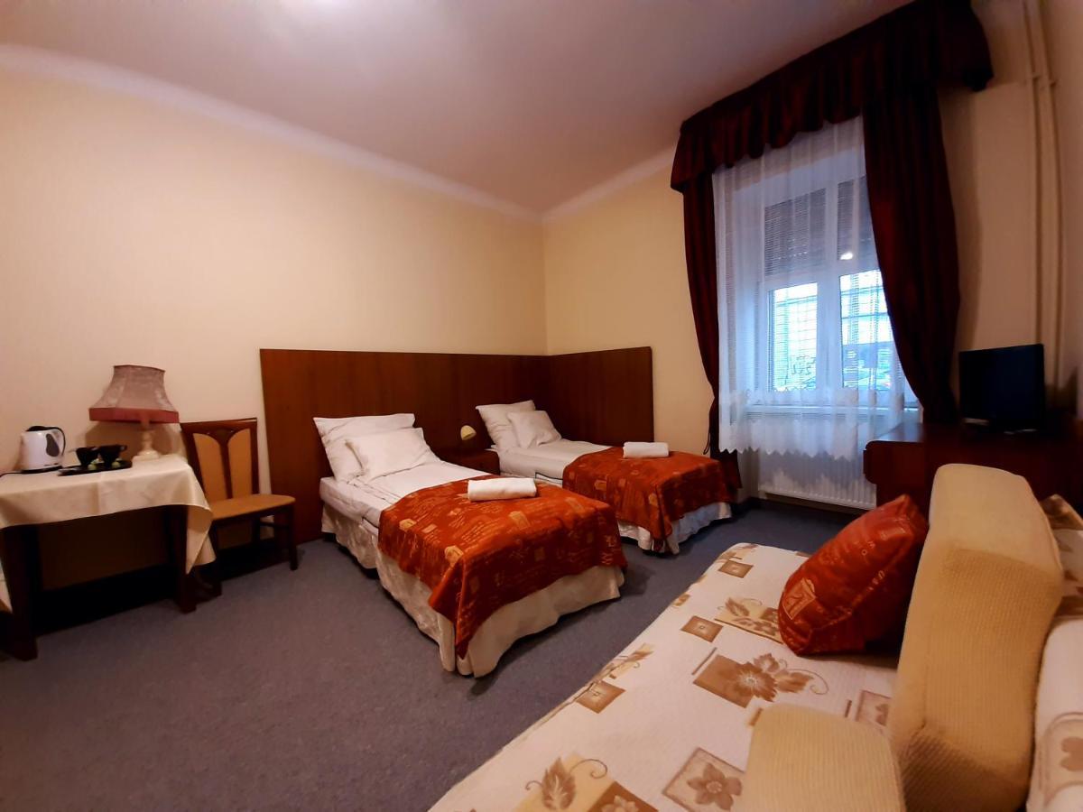 Red Carpet Hostel Krasków Eksteriør bilde