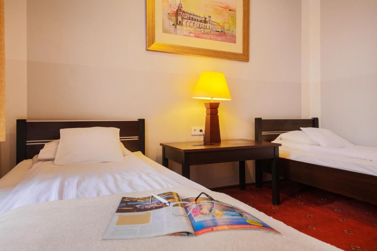 Red Carpet Hostel Krasków Eksteriør bilde