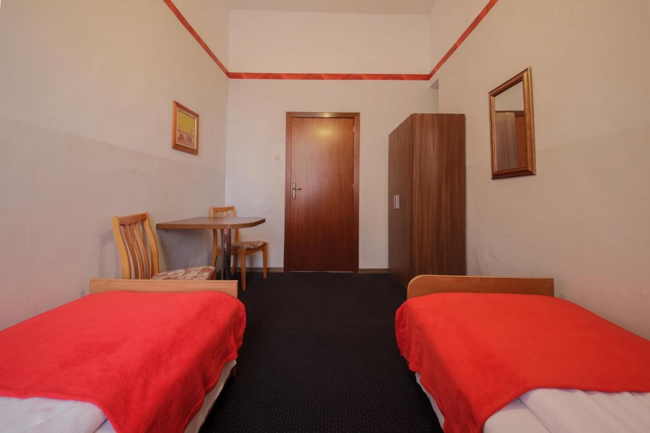 Red Carpet Hostel Krasków Eksteriør bilde
