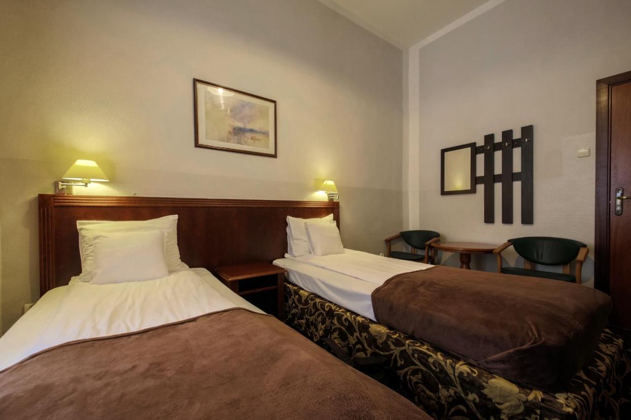 Red Carpet Hostel Krasków Eksteriør bilde