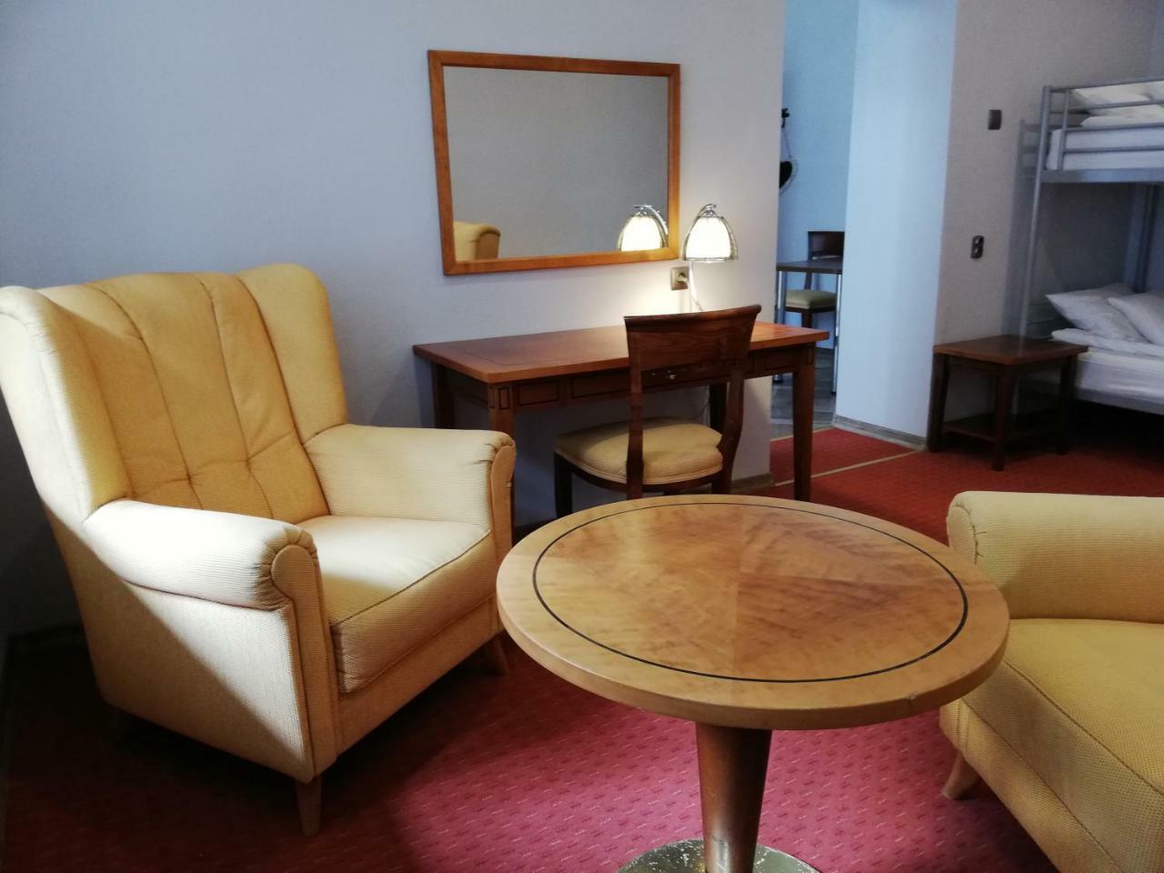 Red Carpet Hostel Krasków Eksteriør bilde